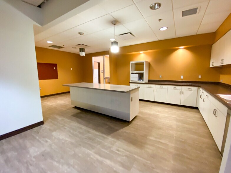 More Photos Of 2140 Oak Industrial Dr NE, Grand Rapids Manufacturing For Lease