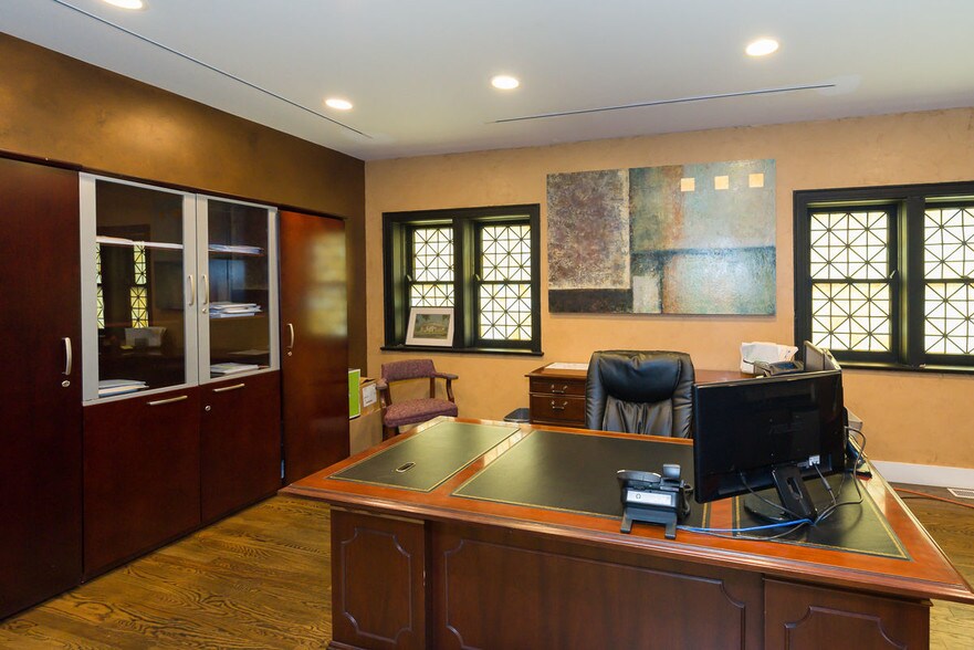 More Photos Of 871 N Park St, Columbus Office For Sale