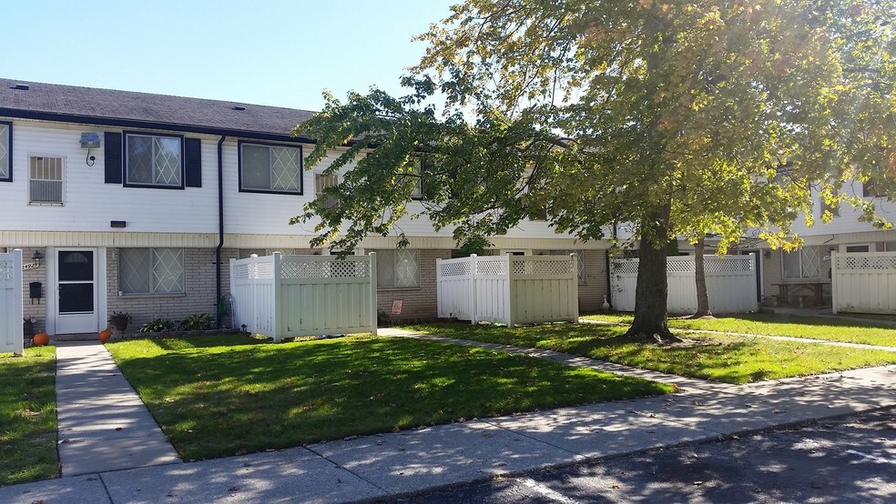 More Photos Of 24949 Mayfair Dr, Flat Rock Apartments For Sale