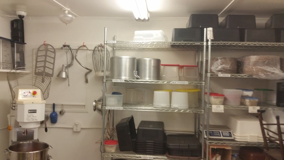 More Photos Of 204 Manitowoc St, Menasha Restaurant For Sale