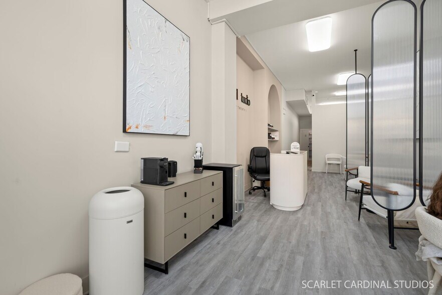 More Photos Of 2956 N Lincoln Ave, Chicago General Retail For Lease