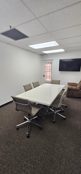 More Photos Of 218-384 Wilshire Blvd, Casselberry Office For Lease