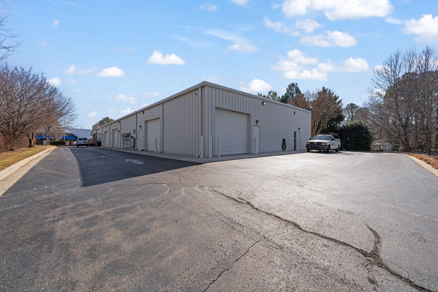More Photos Of 5011 Departure Dr, Raleigh Showroom For Sale