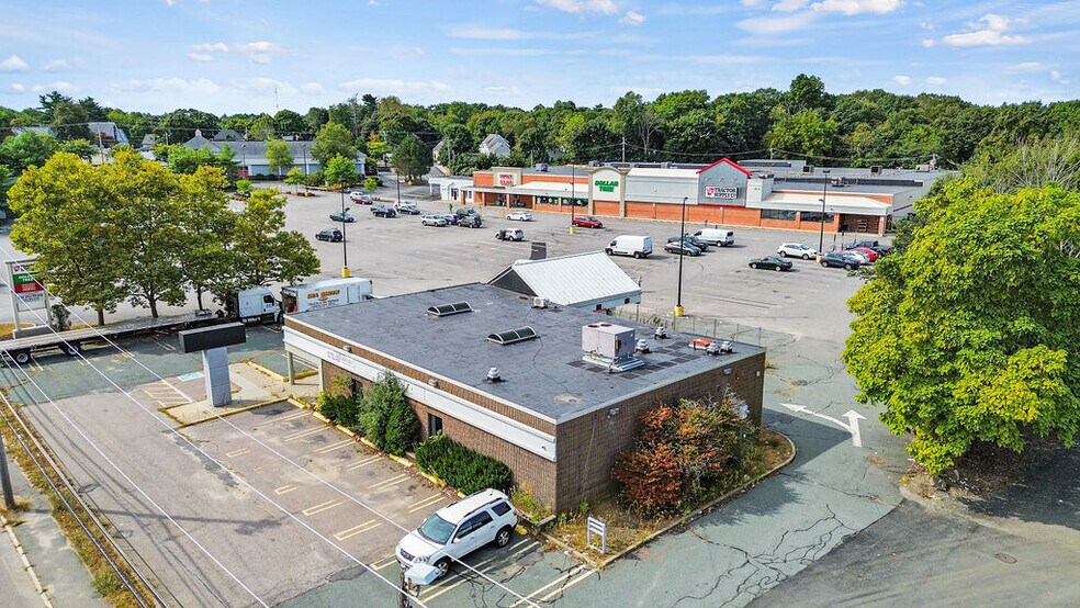 More Photos Of 800 S Franklin St, Holbrook General Retail For Lease