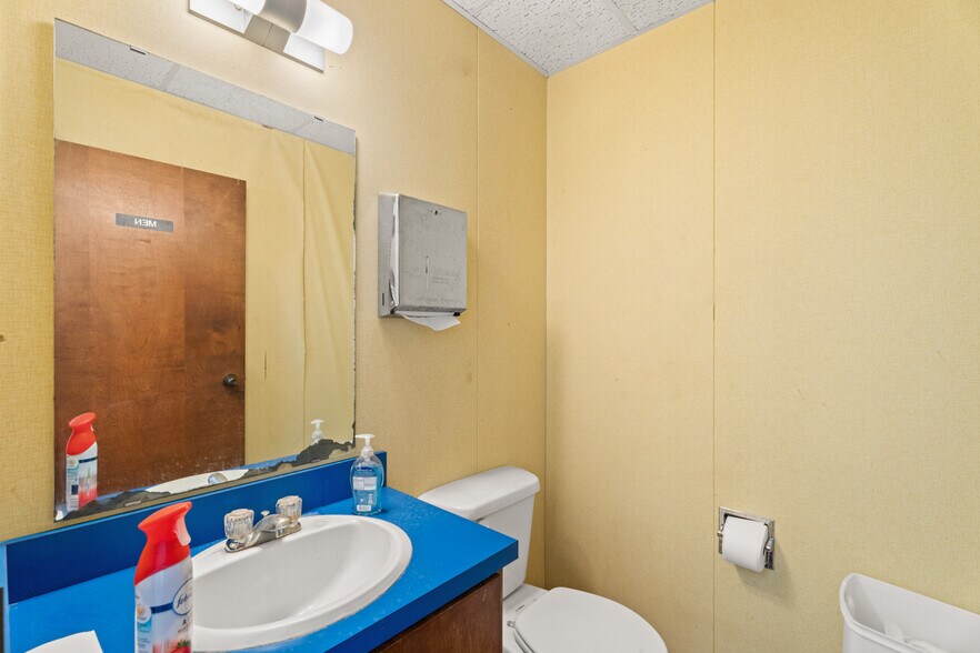 More Photos Of 1212 S Air Depot Blvd, Oklahoma City Office For Sale