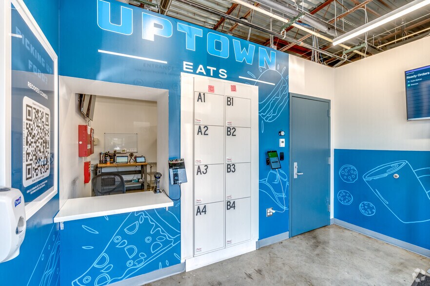 More Photos Of 4321 Live Oak St, Dallas Freestanding For Lease