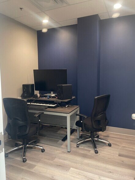 More Photos Of 1040 Champlain St, Dieppe Storefront Retail Office For Lease