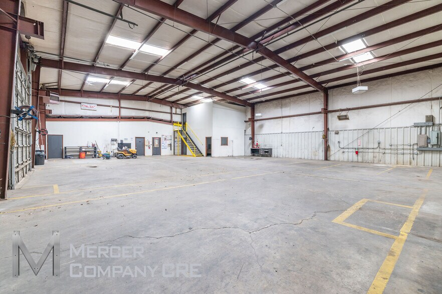 More Photos Of 813 SE 84th St, Oklahoma City Manufacturing For Sale