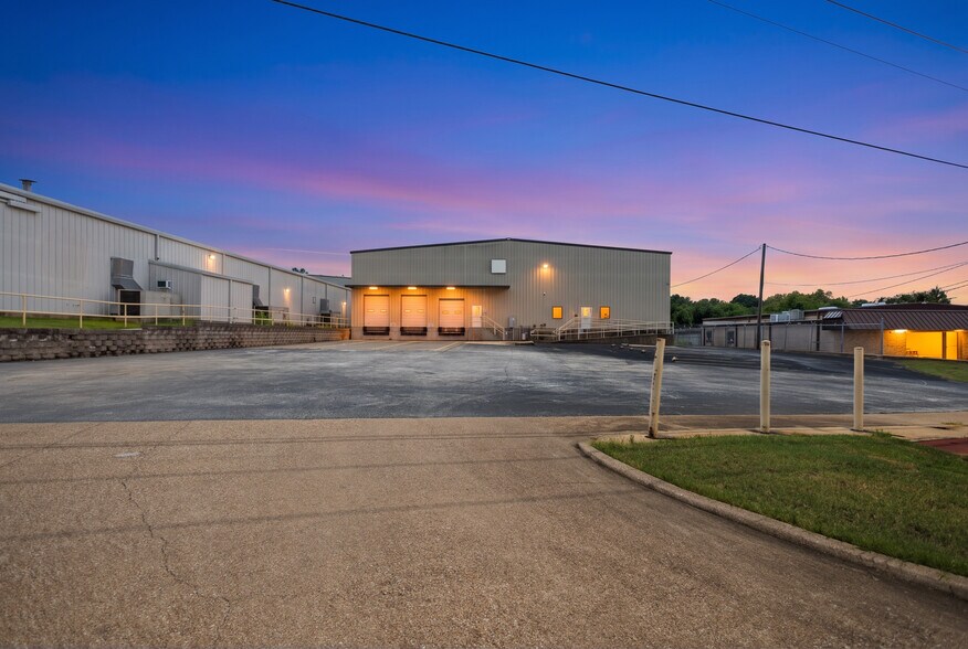 More Photos Of 2307 E Erwin St, Tyler Manufacturing For Lease
