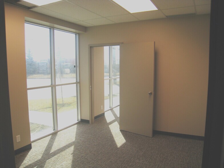 More Photos Of 4807 32nd St SE, Calgary Warehouse For Lease