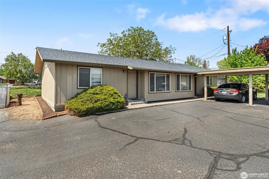 More Photos Of 1011-1015 S 48th Ave, Yakima Apartments For Sale