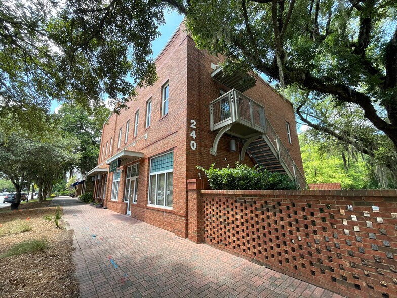 More Photos Of 240 Seven Farms Dr, Daniel Island Office For Sale