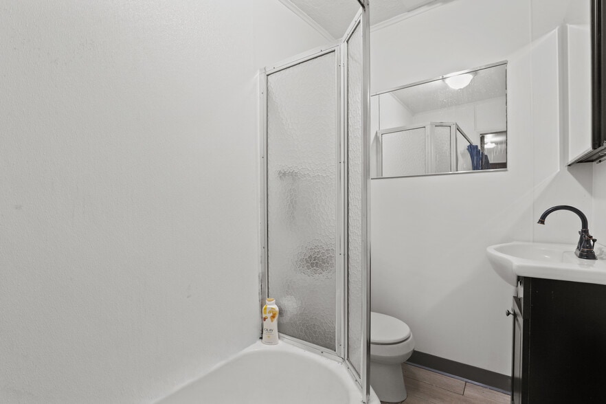 More Photos Of 441 Commerce St, Hawthorne Freestanding For Sale