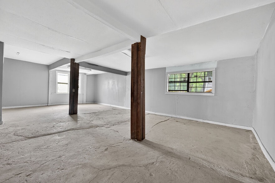 More Photos Of 905 Ruiz St, San Antonio Storefront For Sale