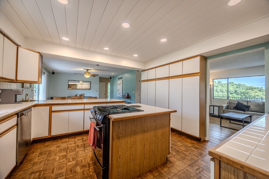 More Photos Of 2399 Twin Rivers Pt, Camdenton Trailer Camper Park For Sale