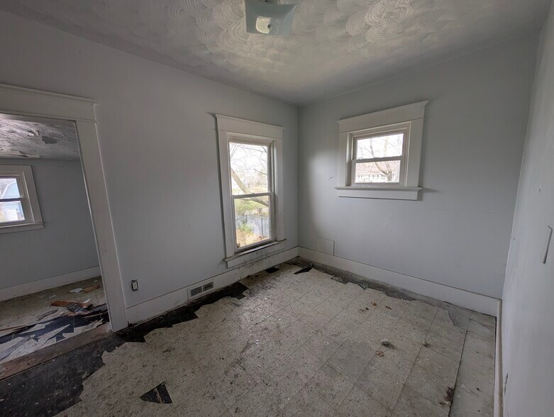More Photos Of 2430-2440 Bowser Ave, Fort Wayne Apartments For Sale