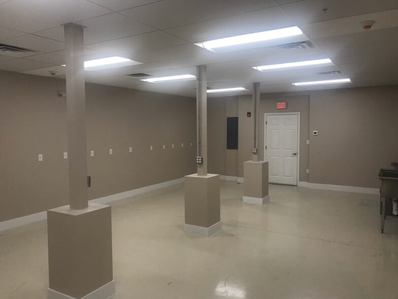 More Photos Of 6600-6612 26th Ct E, Sarasota Warehouse For Sale