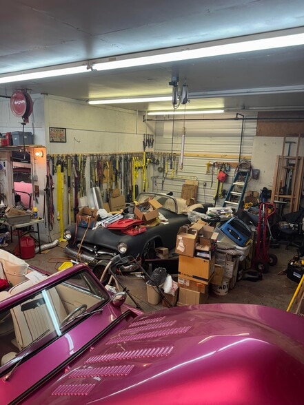 More Photos Of 818 Morton Ave, Bardstown Manufacturing For Sale