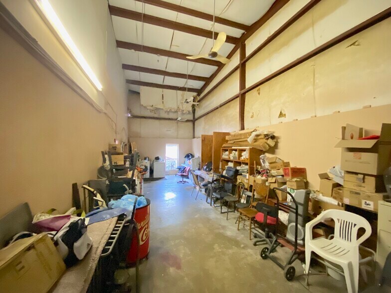 More Photos Of 15518 Silver Ridge Dr, Houston Specialty For Lease