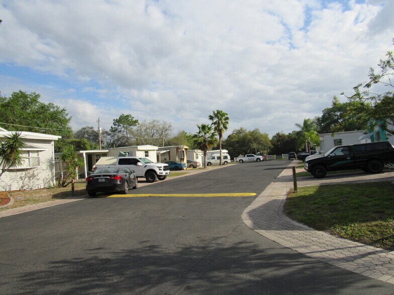 More Photos Of 12300 Phillips Ln, Gibsonton Manufactured Housing Mobile Home Park For Sale