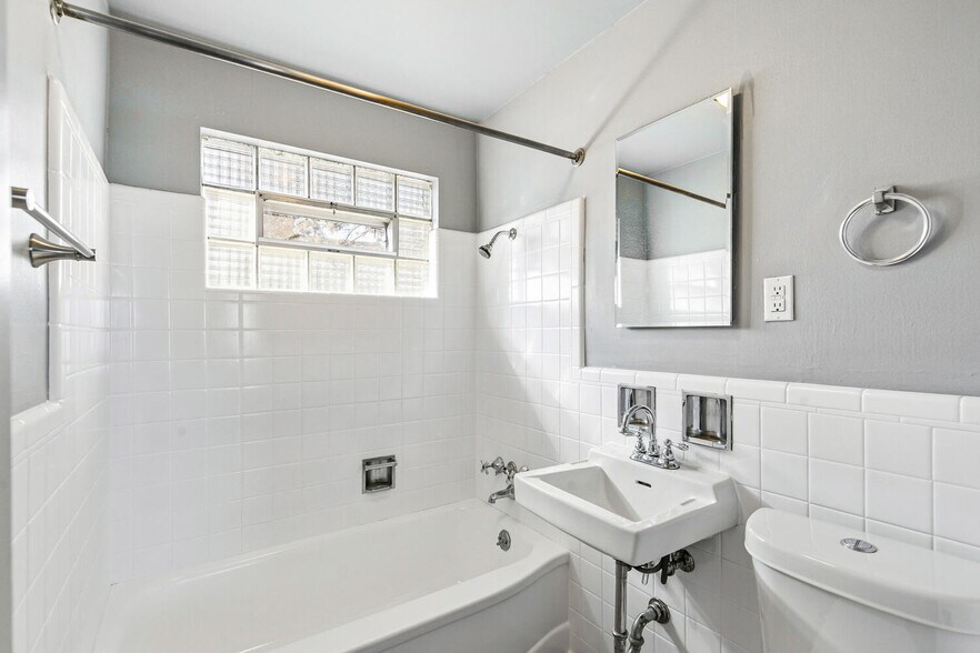 More Photos Of 1467 Joliet St, Aurora Apartments For Sale