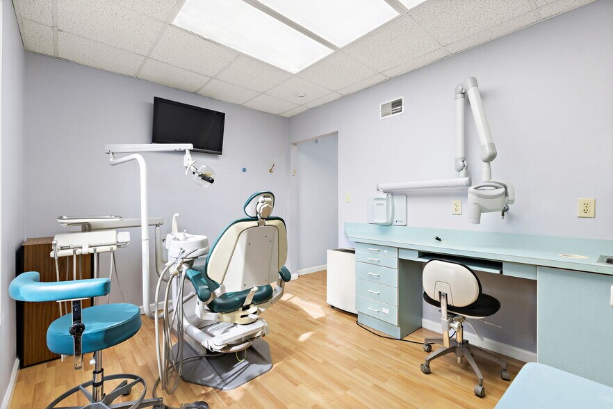 More Photos Of 197 S Washington Ave, Bergenfield Medical For Sale