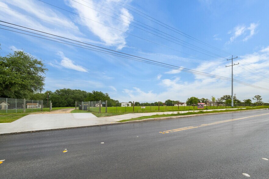 More Photos Of 8210 E FM 1518 N, Schertz Industrial For Sale