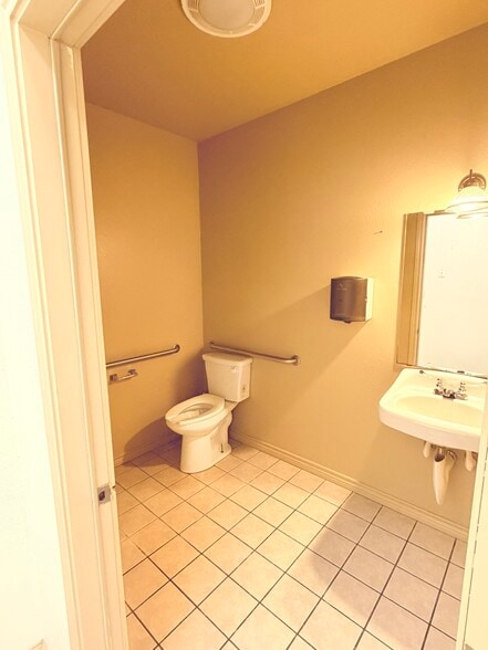 More Photos Of 14640 S FM 2790 W, Lytle Warehouse For Lease