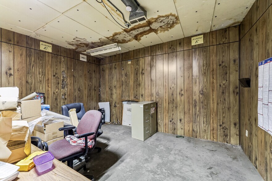 More Photos Of 3939 E 14th St, Des Moines Warehouse For Sale