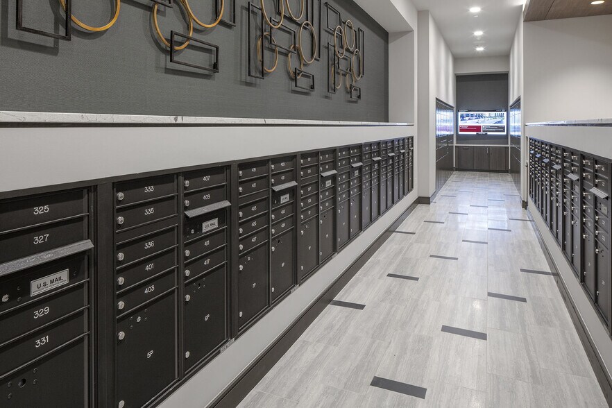 More Photos Of 140 SW Columbia St, Portland Apartments For Lease