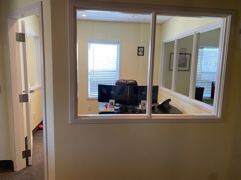 More Photos Of 7 Main St, North Kingstown Storefront Retail Office For Lease