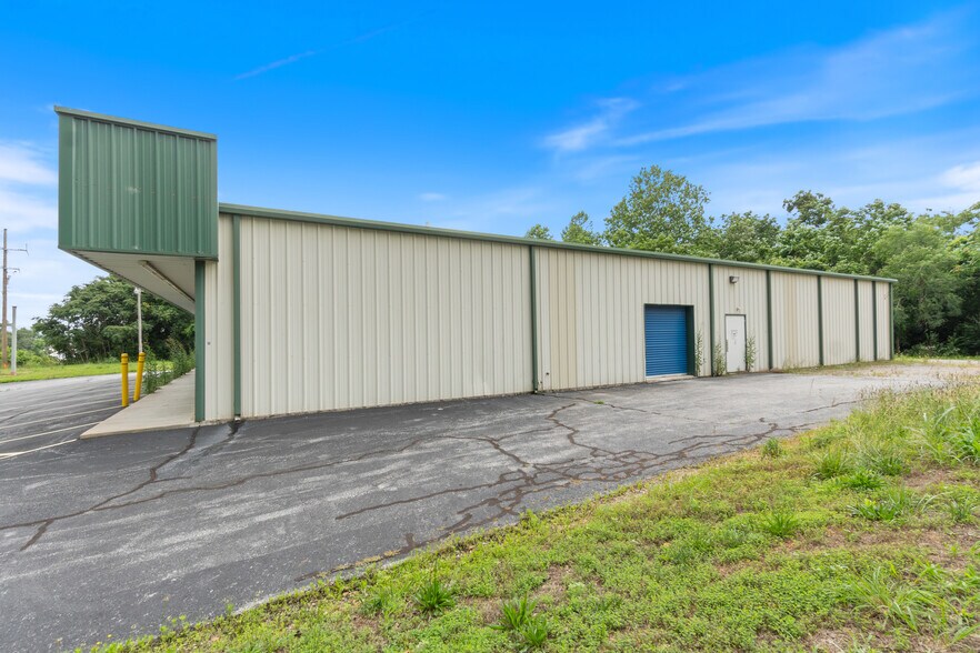 More Photos Of 722 S Highway 59, Decatur Freestanding For Lease