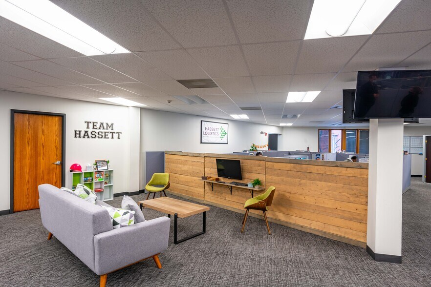 More Photos Of 17W775 Butterfield Road (Midwest Office Center), Oakbrook Terrace Medical For Lease