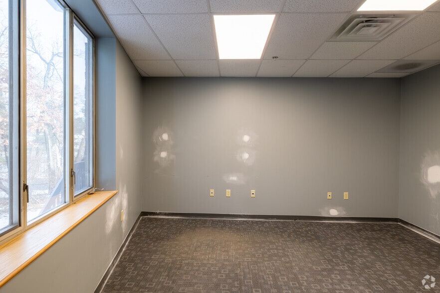 More Photos Of 175 Amherst St, Nashua Freestanding For Lease