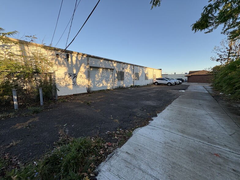 More Photos Of 2405 Fort St, Lincoln Park Freestanding For Sale