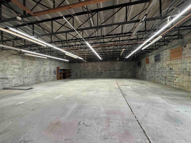 More Photos Of 917 6th Ave N, Birmingham Warehouse For Lease