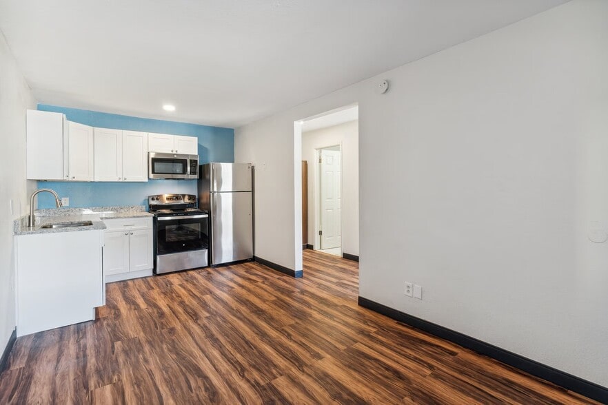 More Photos Of 2425 Atrium Way, Nashville Apartments For Sale