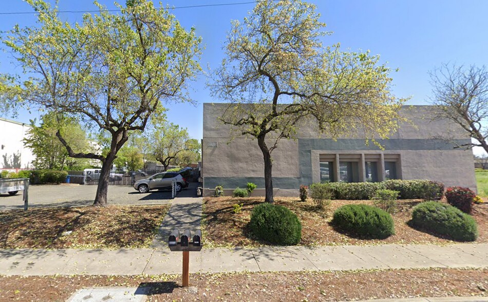 More Photos Of 3308 Industrial Dr, Santa Rosa Showroom For Lease