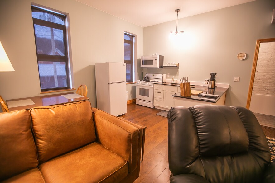 More Photos Of 201 N Main St, Elkader Flex For Sale