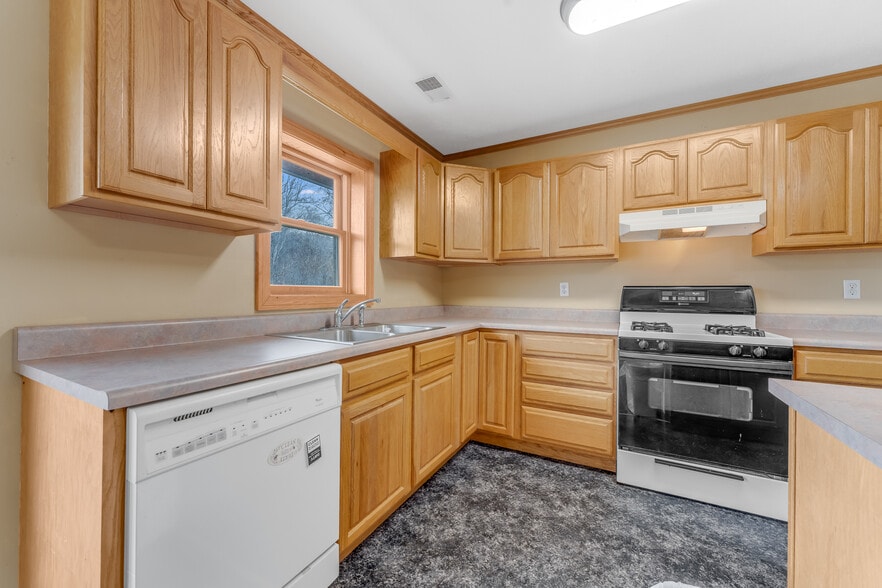 More Photos Of 154 Bridge St, Junior Restaurant For Sale