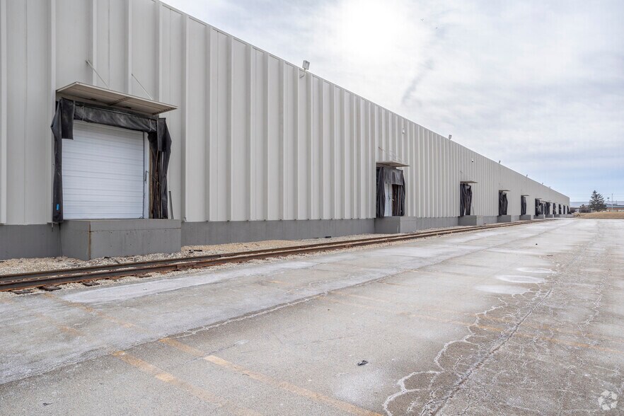 More Photos Of 6220 W 73rd St, Bedford Park Warehouse For Lease