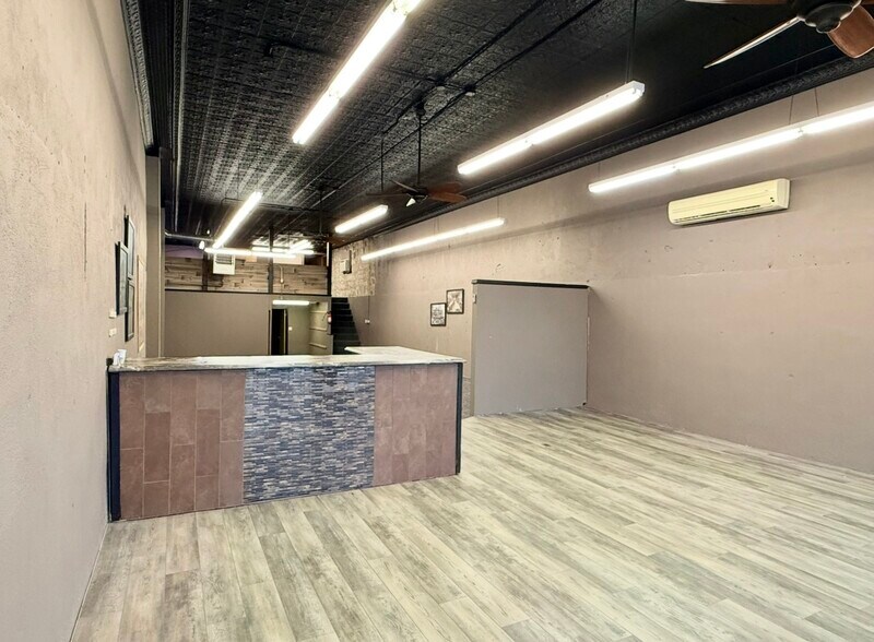 More Photos Of 130 E Main St, Marion Storefront For Sale