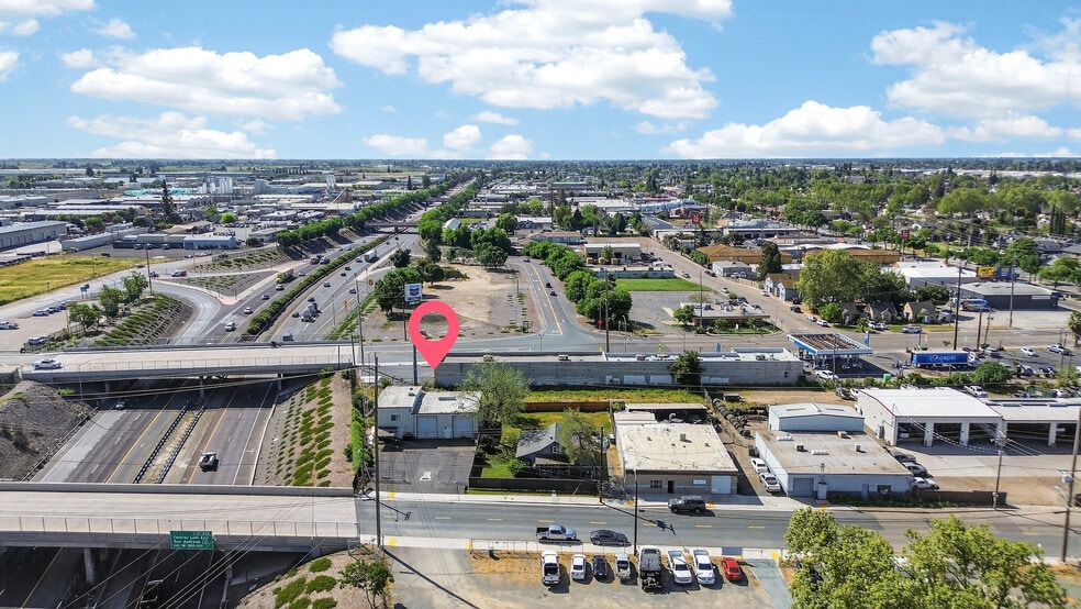 More Photos Of 652 E Lockeford St, Lodi Auto Repair For Sale