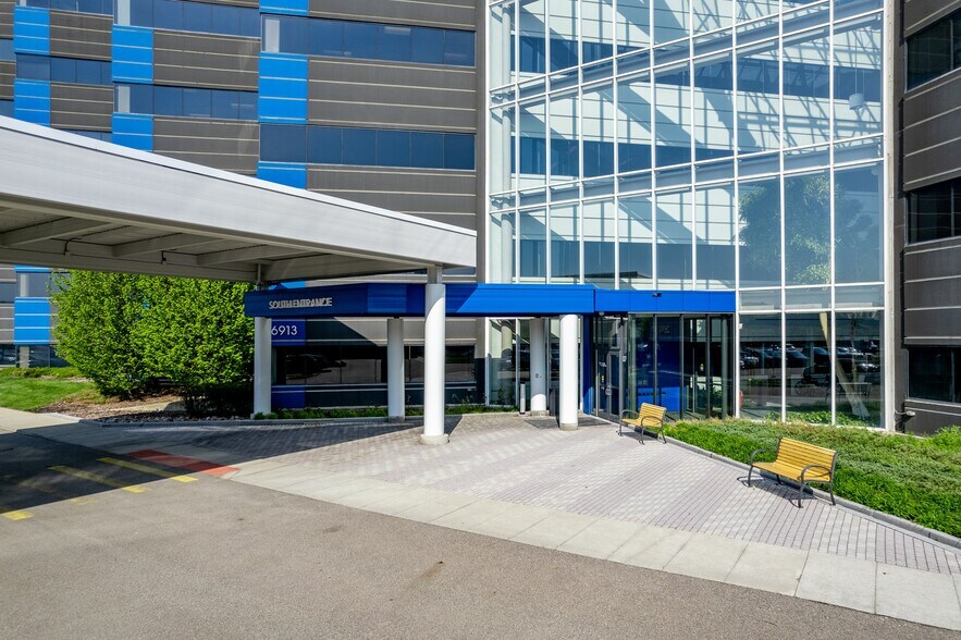 More Photos Of 26913 Northwestern Hwy, Southfield Medical For Lease