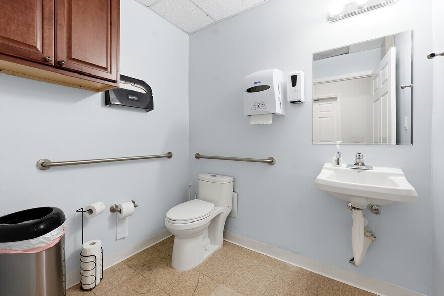 More Photos Of 415-421 W Pike St, Lawrenceville Office For Sale