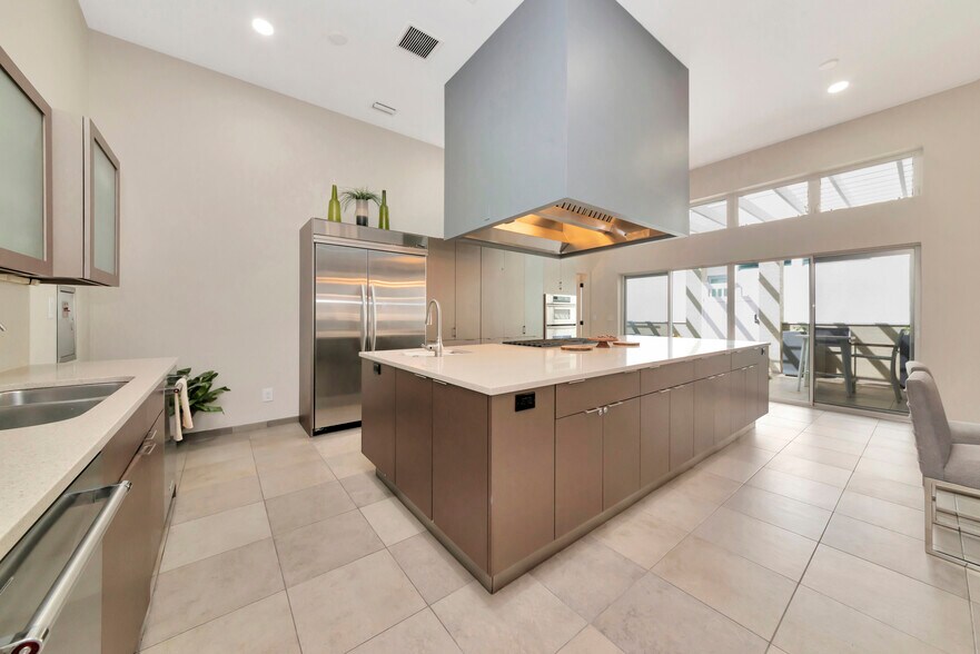 More Photos Of 1345 2nd St, Sarasota Office Residential For Sale