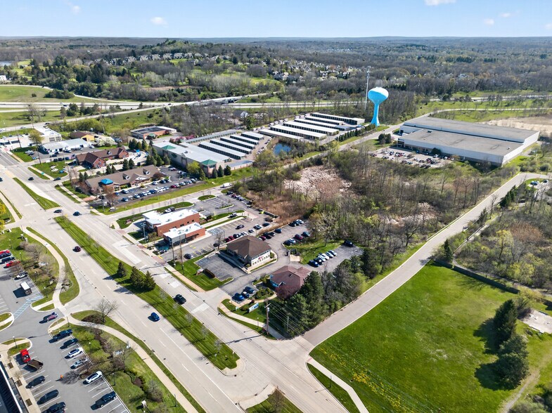 More Photos Of 6300 Sashabaw Rd, Village of Clarkston Storefront For Lease