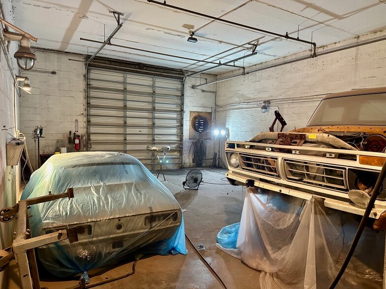 More Photos Of 1002 SE 9th St, Cape Coral Service For Sale