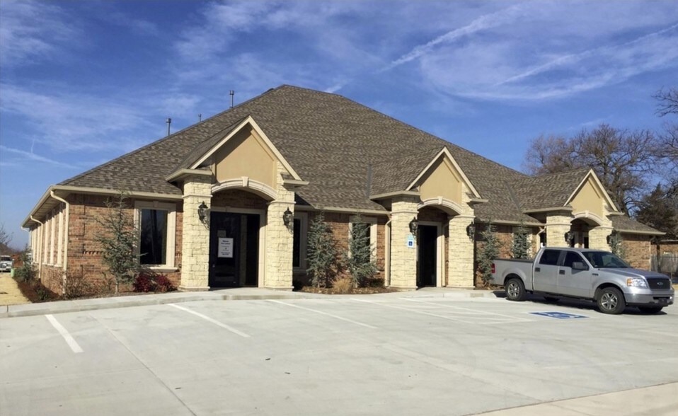 More Photos Of 10921 S Western Ave, Oklahoma City Office For Lease