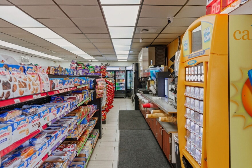 More Photos Of 8101 E Brundage Ln, Bakersfield Service Station For Sale